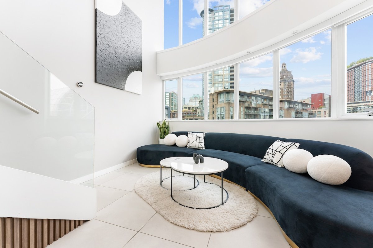 The Vancouver Penthouse, 2-Level, Patios, Hot Tub gallery image 5