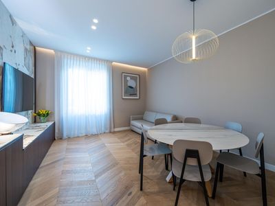 Piazza Fontana Duomo View