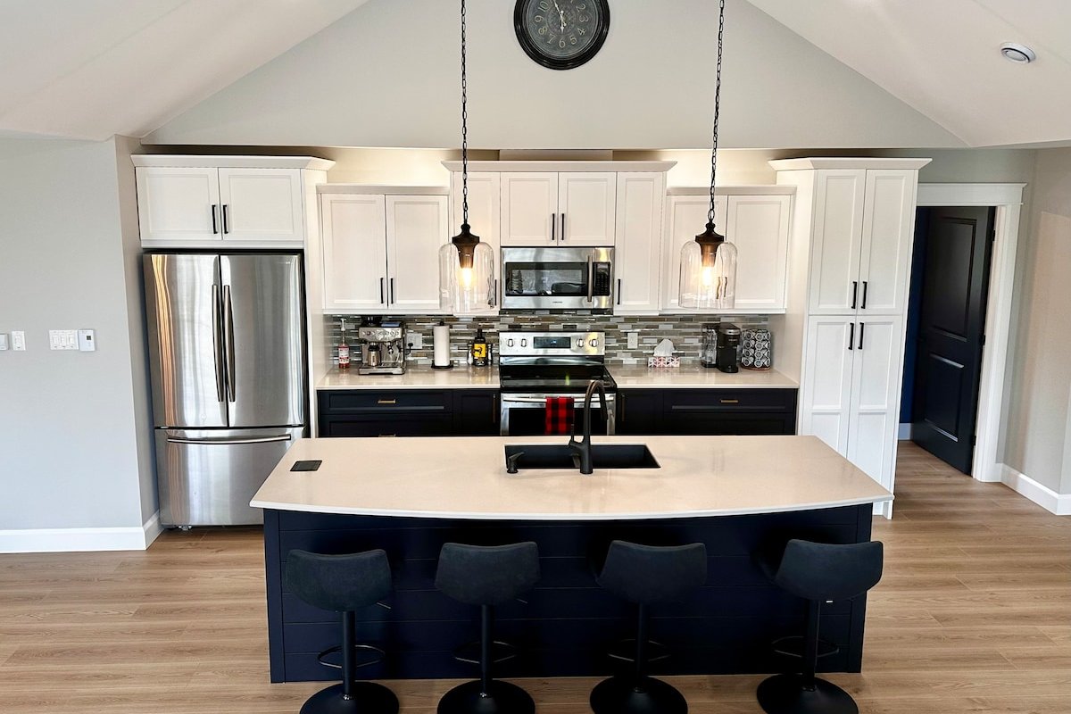 Waterfront Retreat with Open Concept gallery image 3