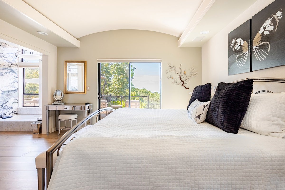 Luxurious Villa near Vineyards, Peaceful + Serene gallery image 2