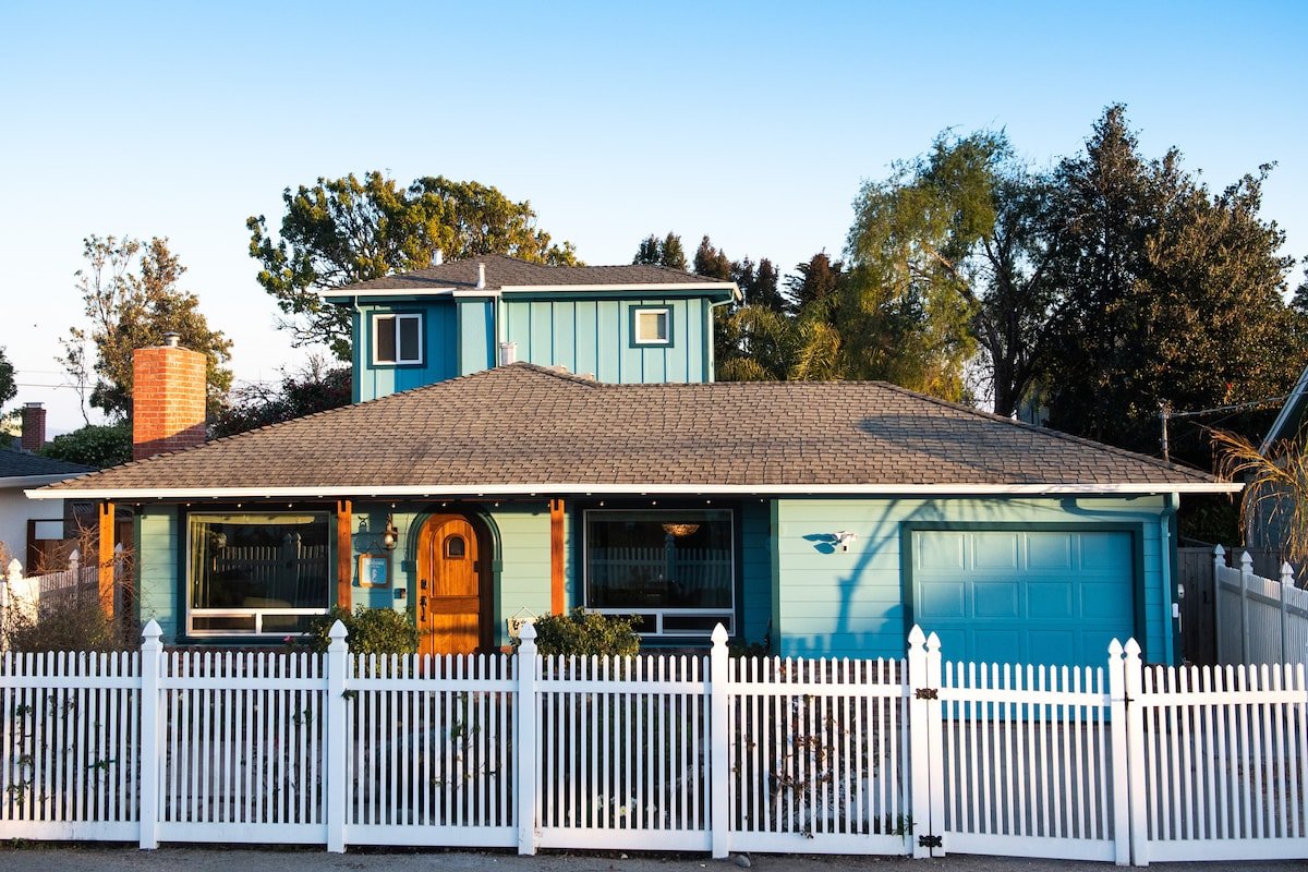 Walk to Capitola Beach, Pleasure Point or 41st Ave gallery image 2