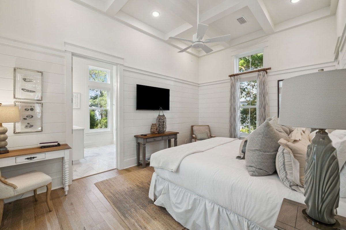 Pool, LSV, Bikes! Sleeps 22! By WaterColor Slides! gallery image 2