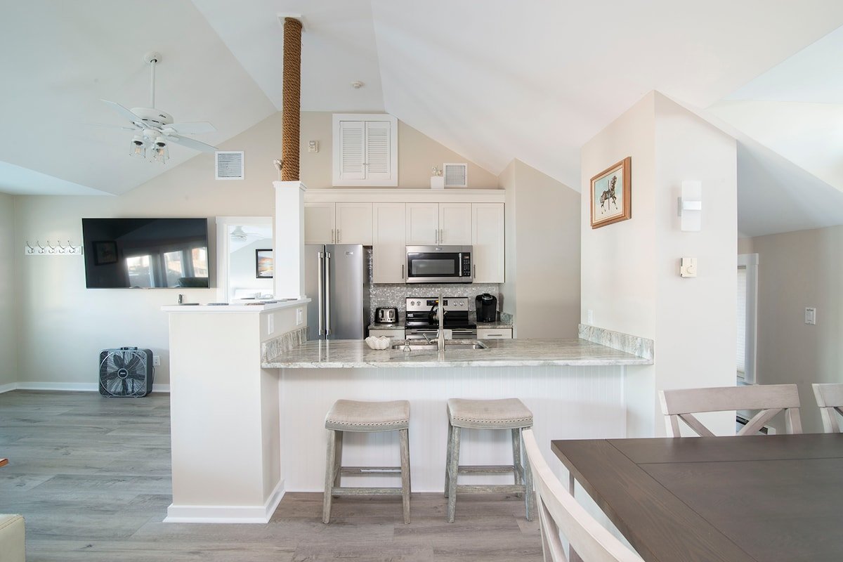 Experience Coastal Luxury at The Carousel Suite gallery image 5