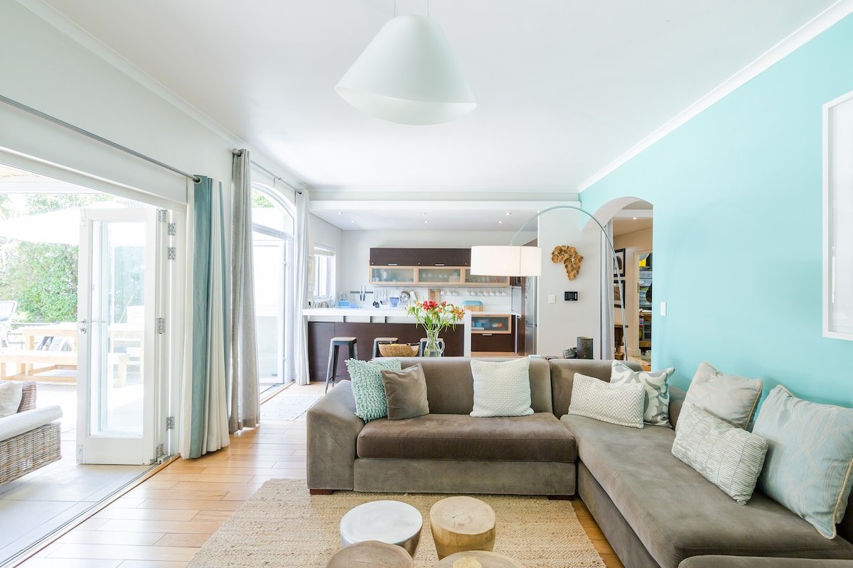 Camps Bay Beach Villa Home+Pool, Garden & Solar gallery image 4