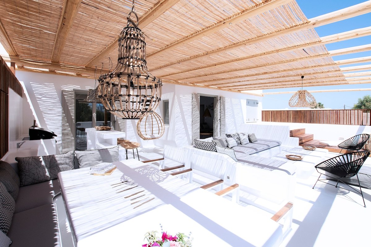 Phos Home by Rocks Estates gallery image 3