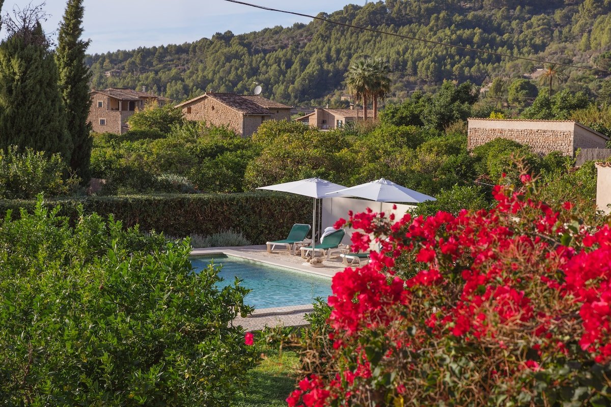 Charming, traditional 4-bedroom finca w/pool & AC gallery image 3