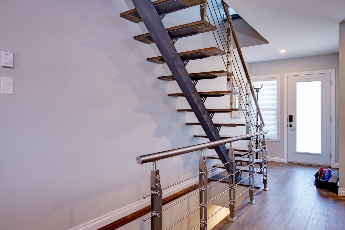 Modern townhouse with rooftop deck 4BR close to DT gallery image 3