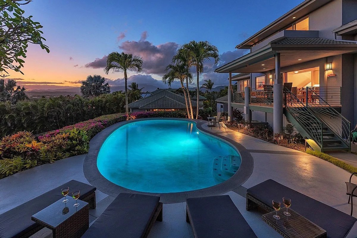 Walk to Beaches, Heated Pool, Ocean views + Ohana! gallery image 2