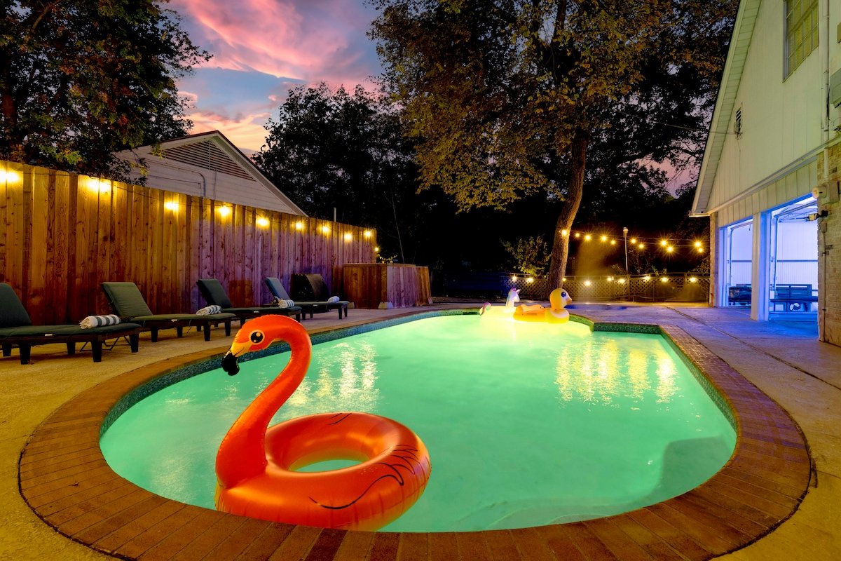 Lux 4BR 2.5BA /Pool/Hot Tub/Game Room/Bishop Arts gallery image 2