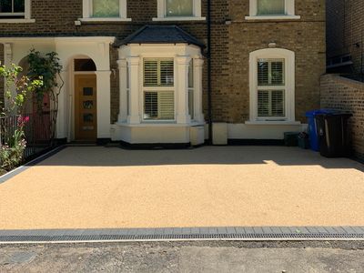 Beautiful home in Chiswick with car parking