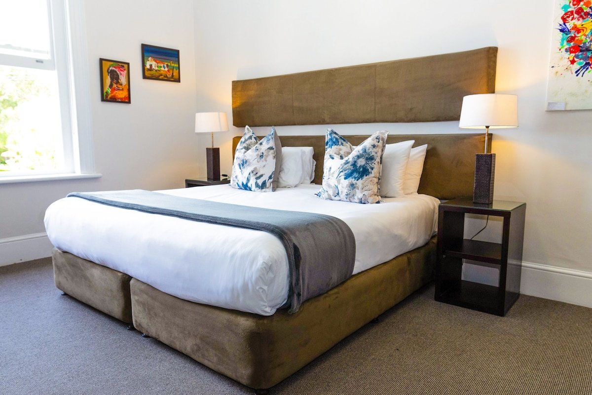 Perfect 6 bedroom Green Point Gem gallery image 5