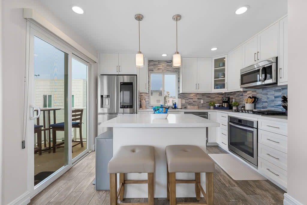 Panoramic Ocean View Huge Rooftop Deck – Sleeps 8 gallery image 3