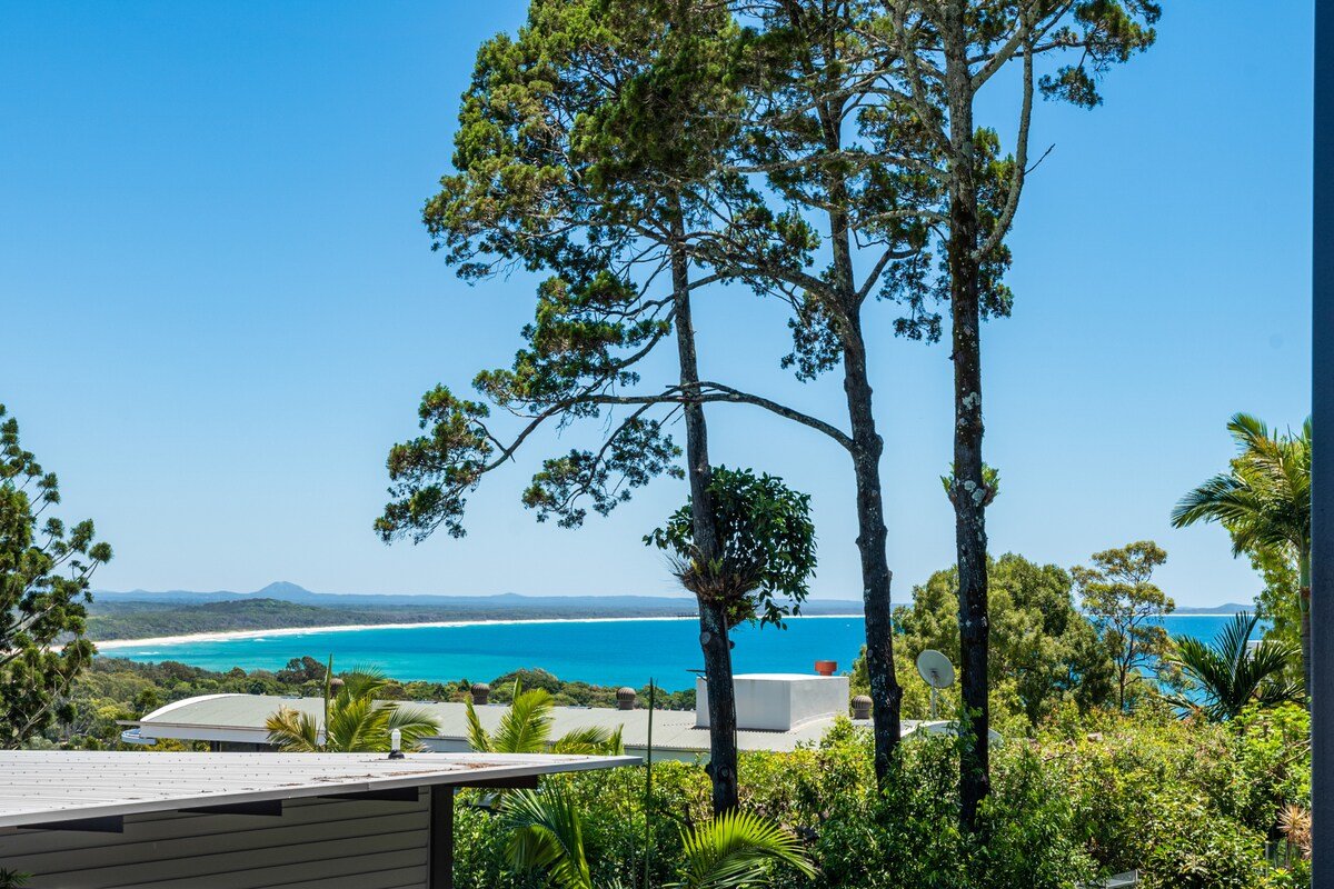 Stunning Townhouse with Amazing Ocean Views gallery image 3