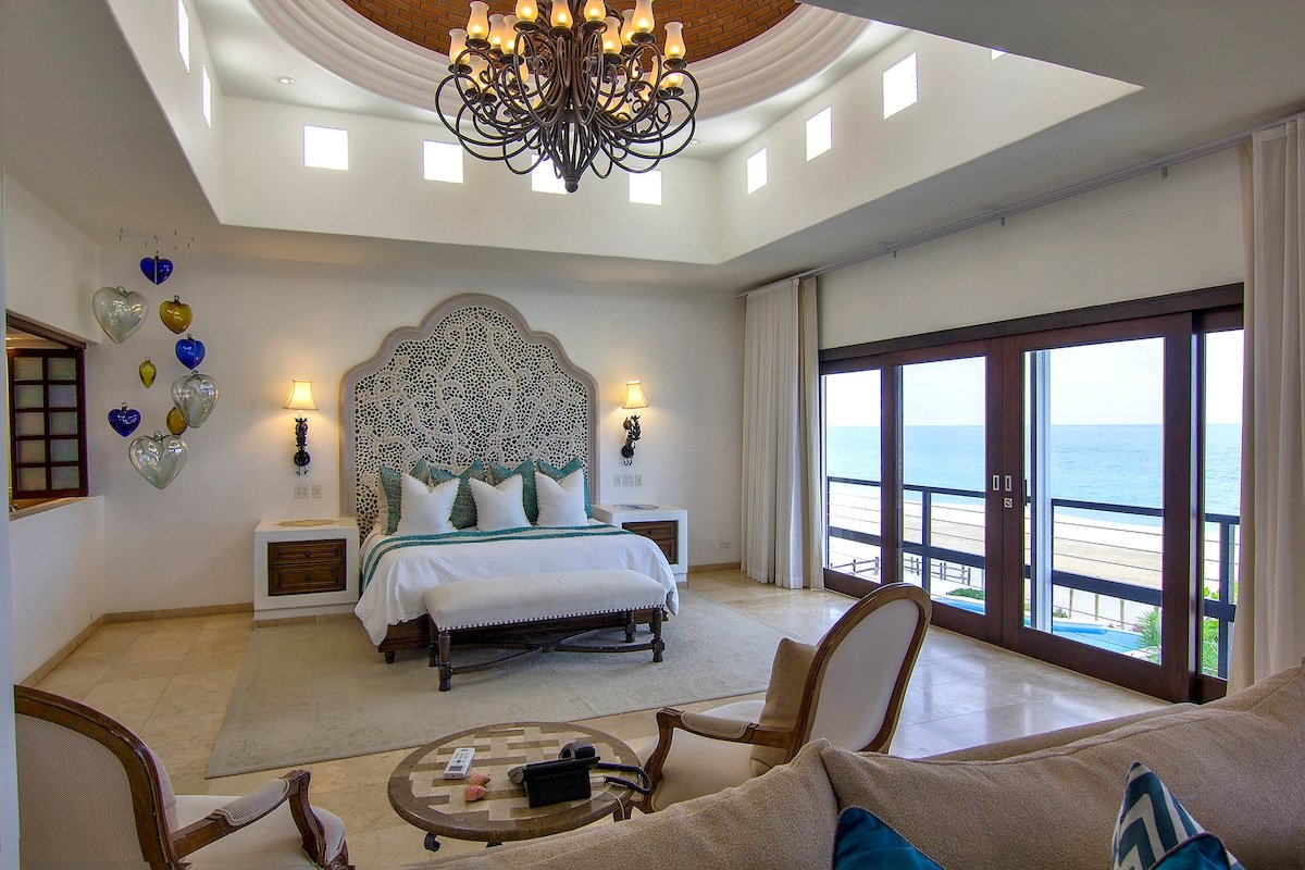 Beachfront Luxury – Villa Delfines by Cabo Villas gallery image 5