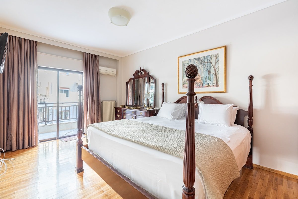 City Moon: Seafront 3-Bedroom Apt by halu! gallery image 5