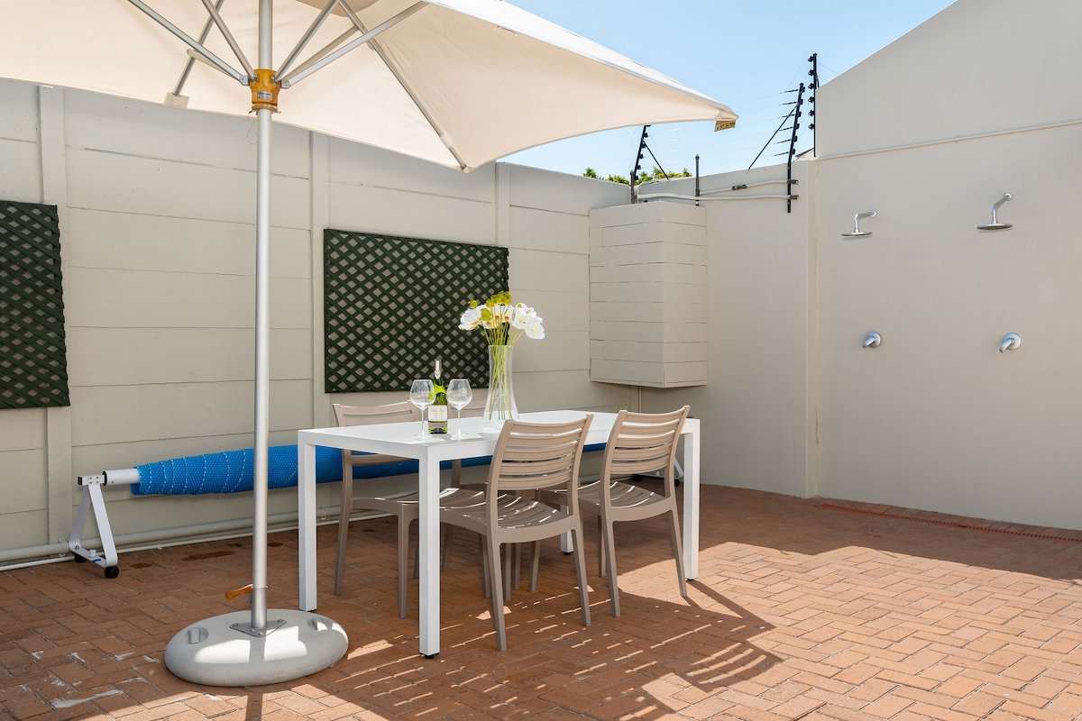 Full Power Backup 6-Bedroom House with Heated Pool gallery image 5