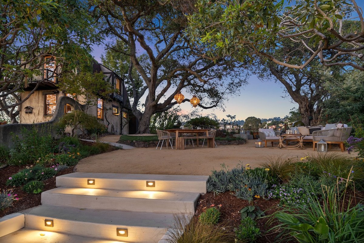 Private hilltop 3-4 bd estate in Upper Rockridge gallery image 3