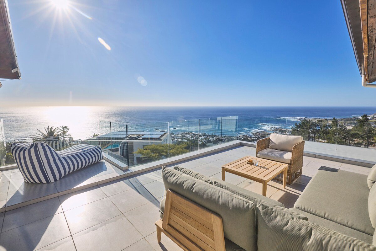 Mountain Oasis – Views, Pool, Hot Tub & Inverter gallery image 5