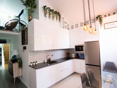 LUXURY PENTHOUSE – River Gallery Art – View&Center