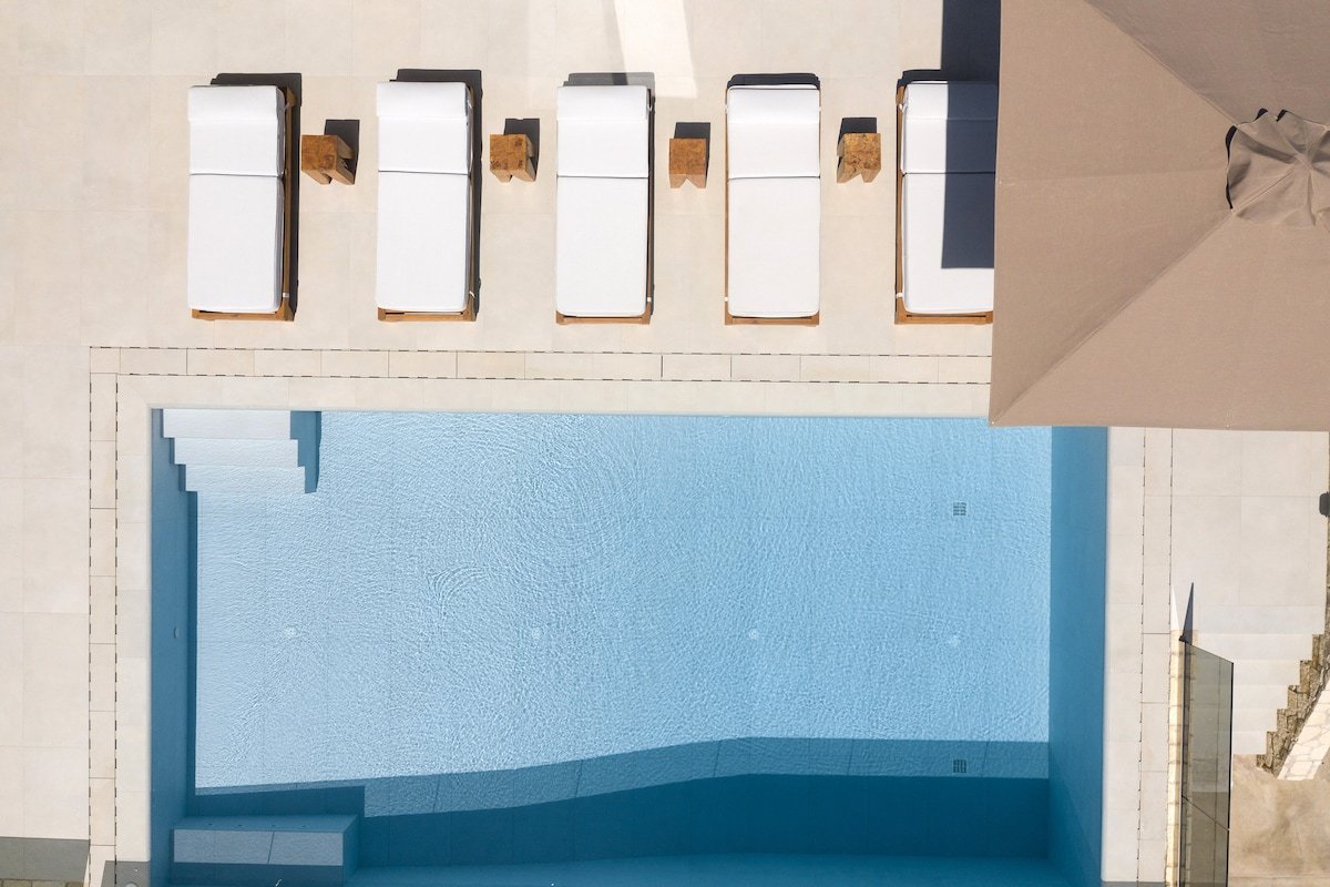 Amalthia Villa, Heated Pool & Walk to the Beach gallery image 4