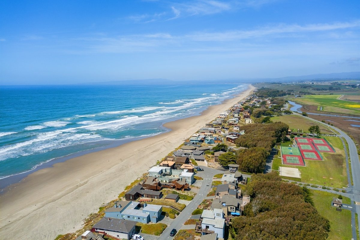 Steps from sand, pickleball, toys, garage! gallery image 2