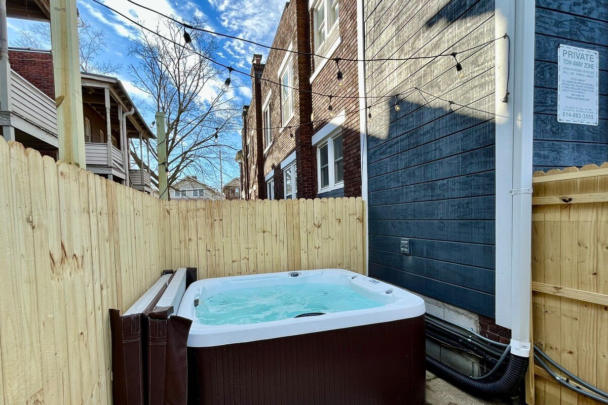 Colossal Quadplex | Hot Tub | Short North gallery image 4