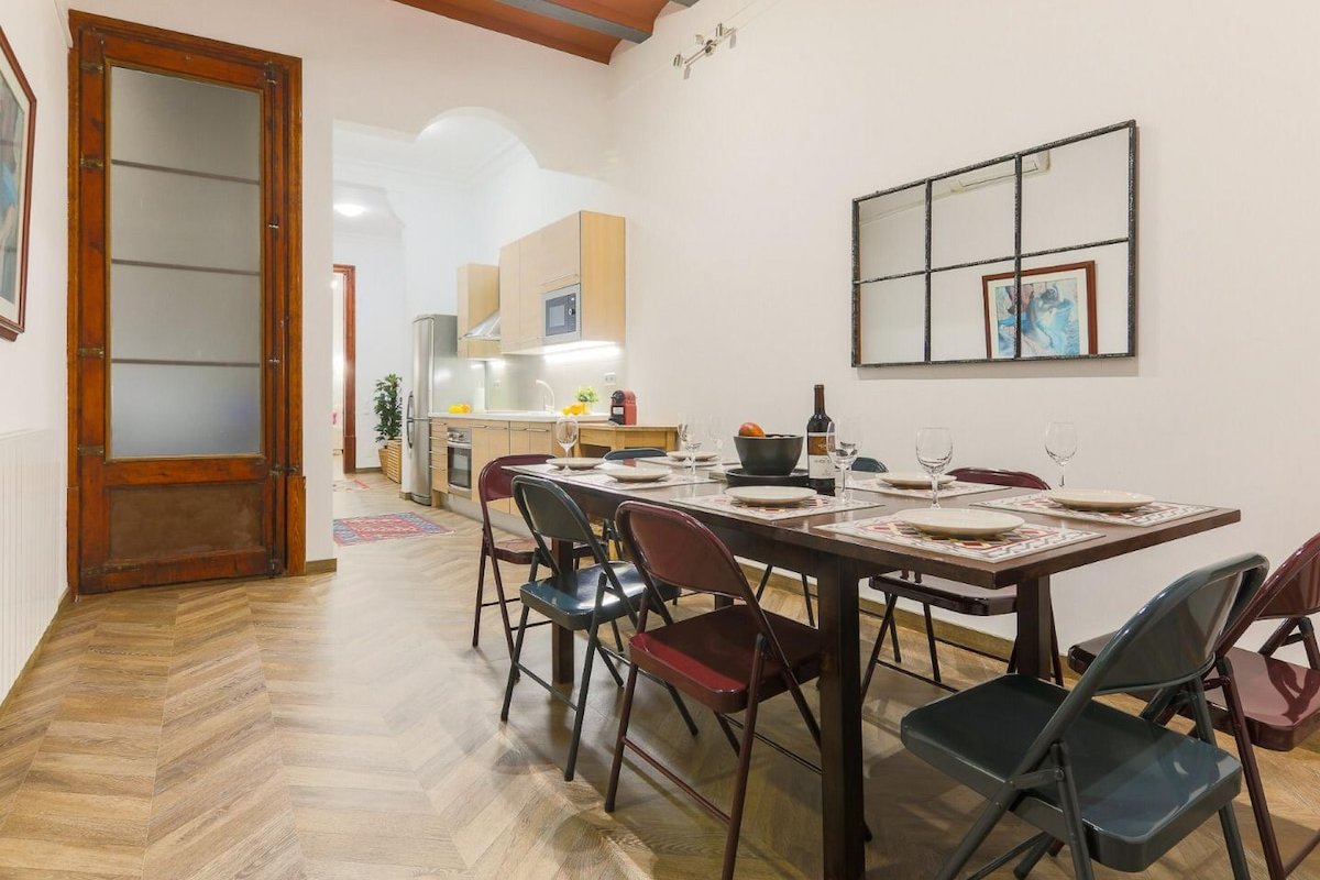 GREAT SPACIOUS APARTMENT IN THE GOTHIC QUARTER gallery image 4