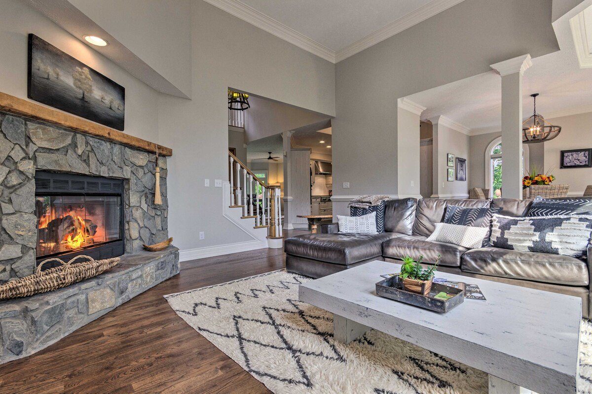 Spacious Elk Mountain Sanctuary w/ Deck & Views! gallery image 4