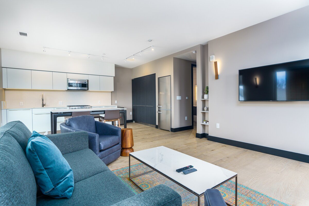 Modern Flat w/ Mountain Views + Private Balcony gallery image 5