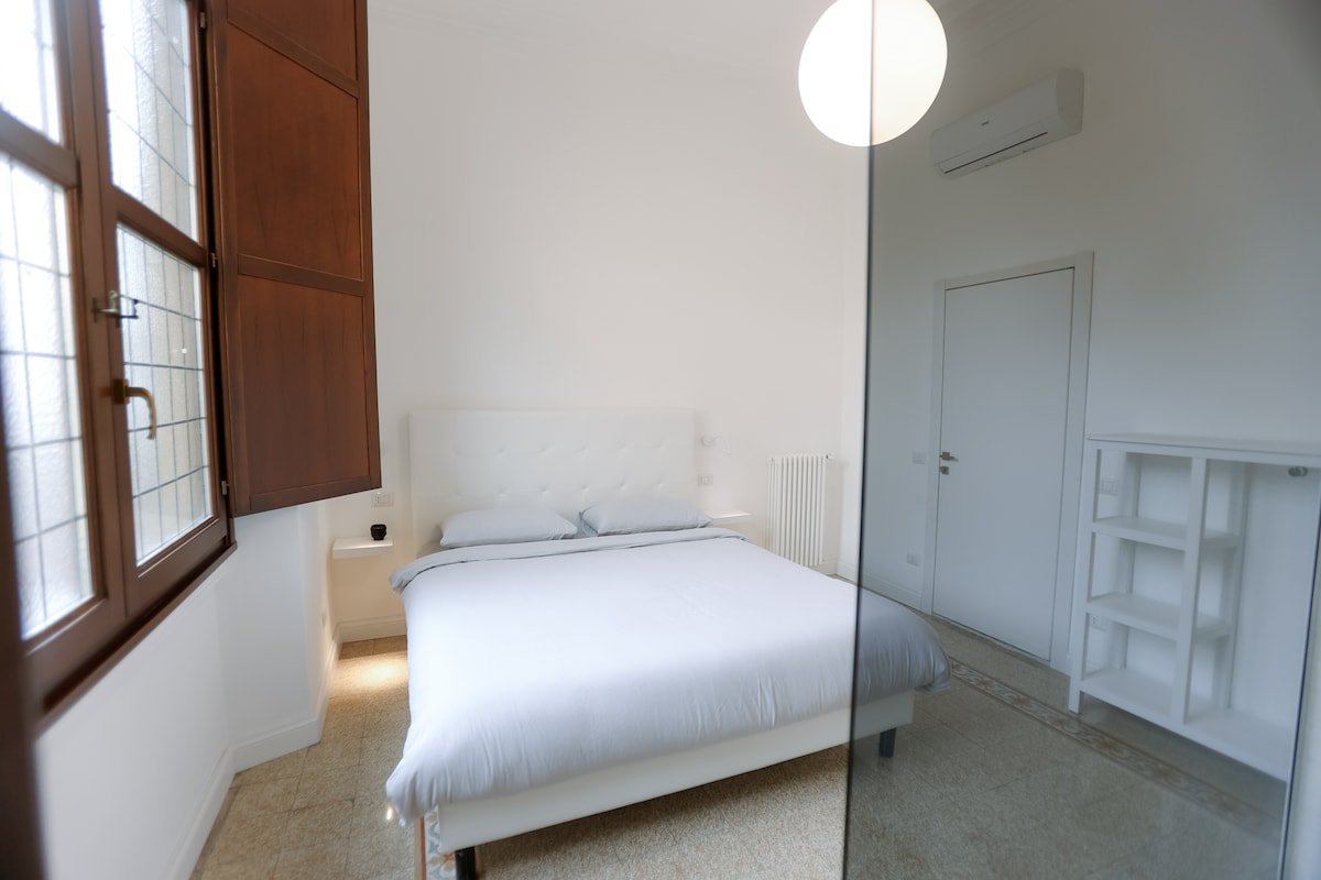 4 Bedrooms +4 Bathrooms+ LIFT | Novella Boutique gallery image 5