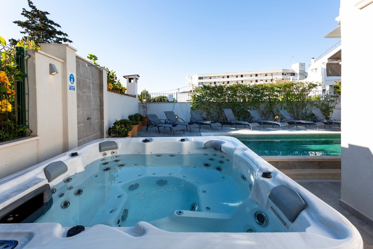 Palma, pool, near beach ,jacuzzi,no car need,golf gallery image 2