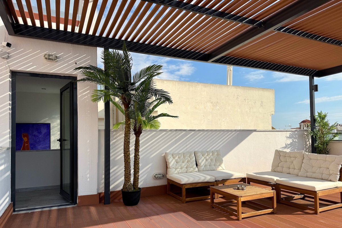 TH0 High-Standing Building Near Acropolis Rooftop gallery image 2