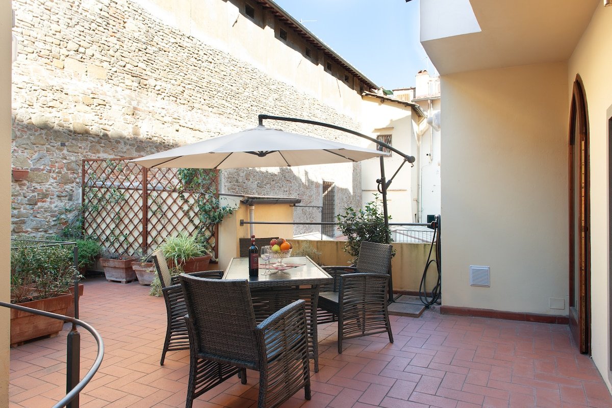 Unique Flat – Private Terrace and Gothic Details gallery image 4