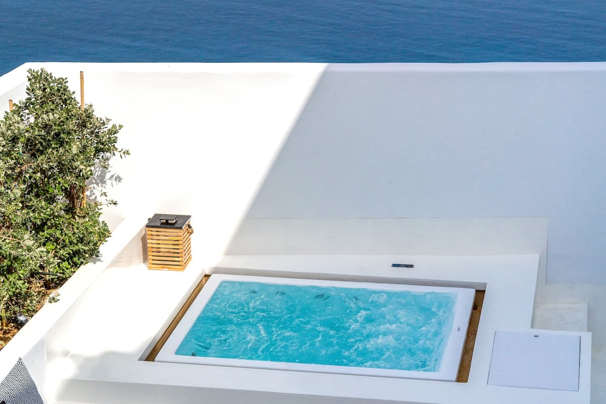 Psarou Black Villa II gallery image 5