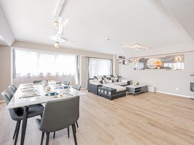 豪華な３寝室３トイレ２バスルーム！家庭シアター付、フルキッチン付！キッズルーム、ガレージ利用可！