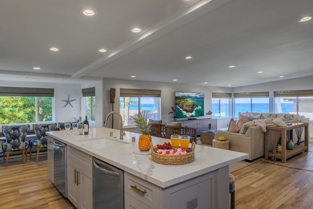 #1 Luxury OCEAN FRONT Mansion! Sleeps 32 gallery image 3