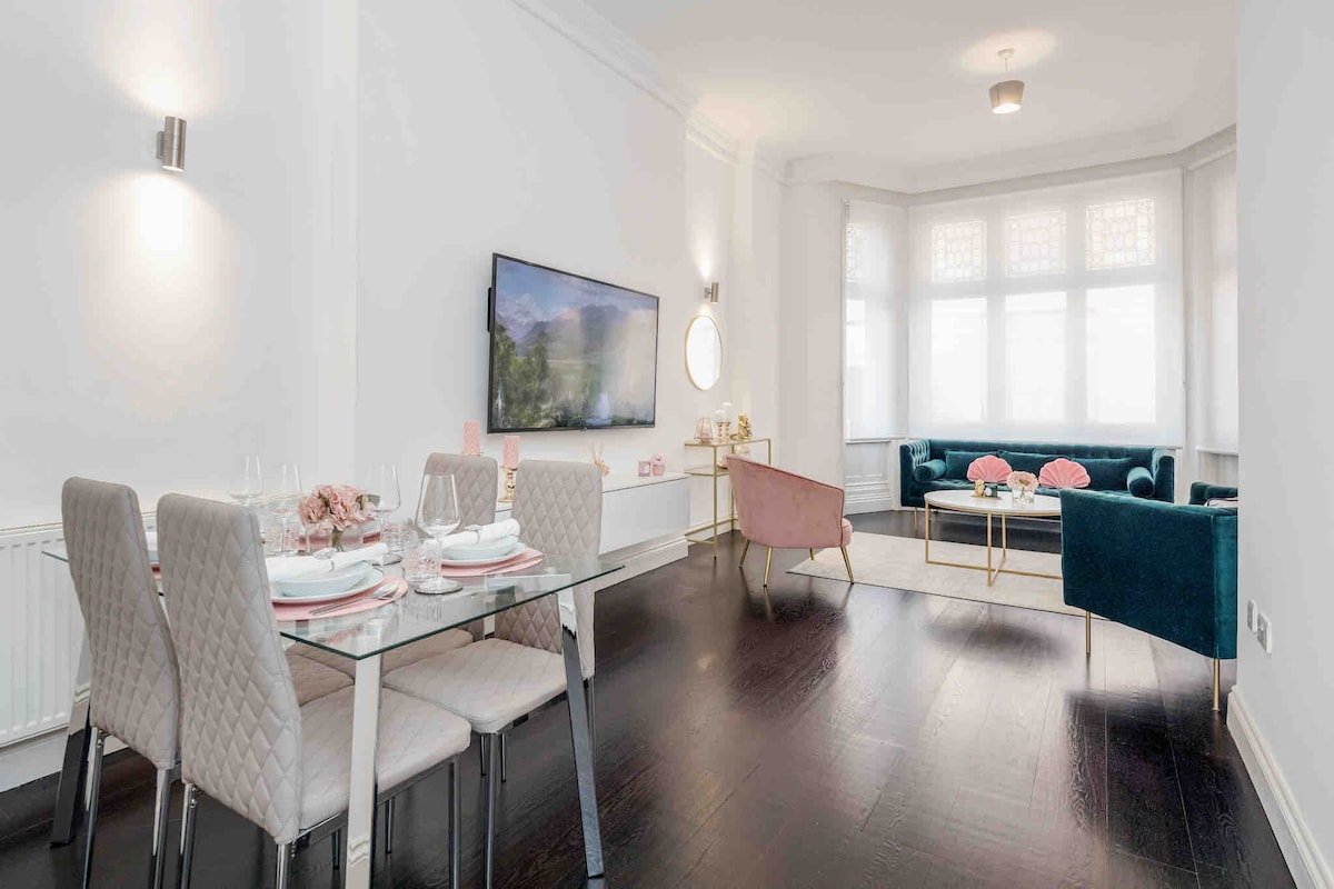 Harrods luxury 2 Bed 2Bath AirCon gallery image 5