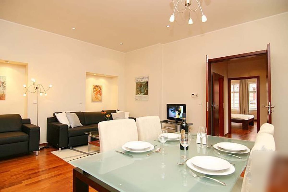 Old Town Square luxury apartment, amazing views! gallery image 4