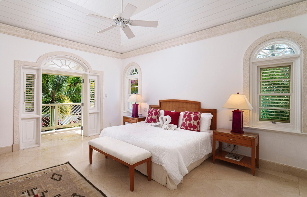 Hemingway House gallery image 3