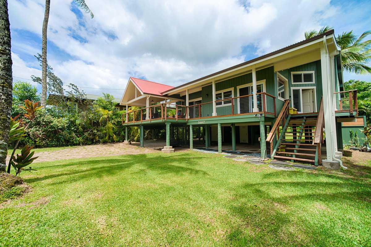 Sunny Hanalei home, steps from beach and town.
