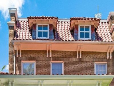 Cheerful Family and Dog Friendly 4-BDRM Home