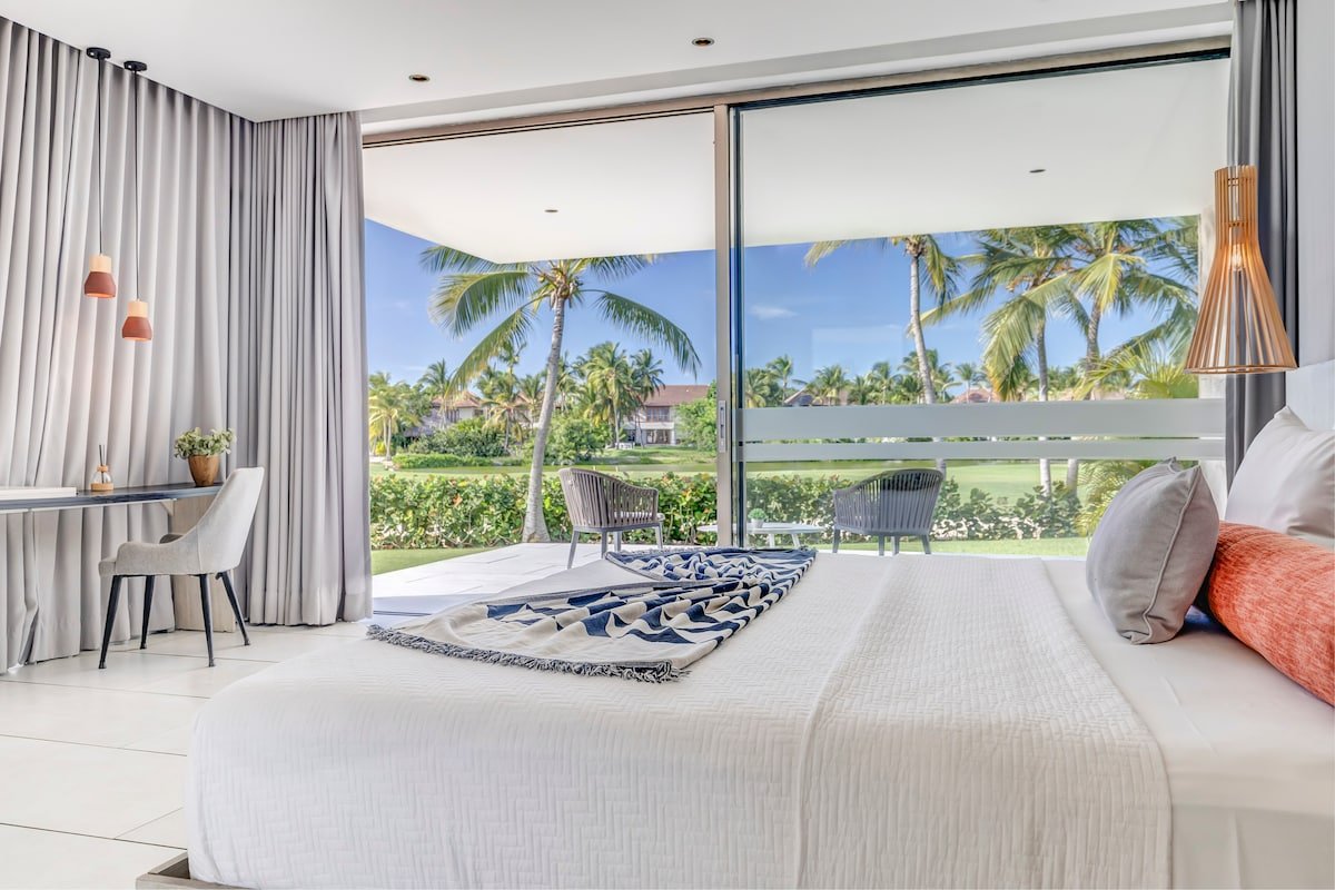 Arrecife Royale – Scenic Lake and Golfside Retreat gallery image 4