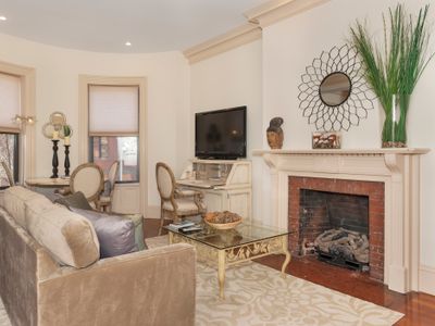 Sparkling New 2BR / 2BA in Back Bay