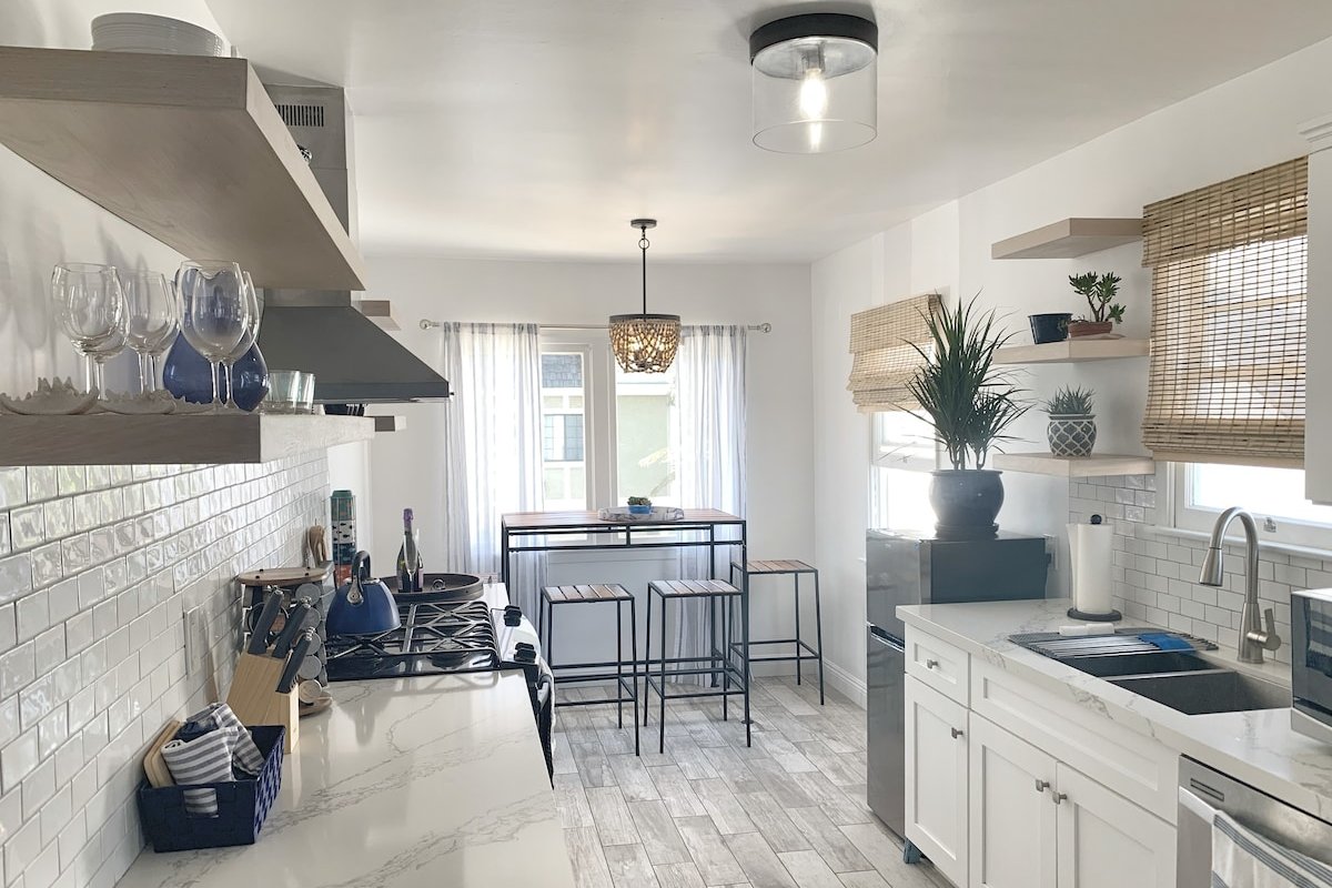 2 Units – 2 Blocks2Beach – Ocean Views – PoolTable gallery image 4