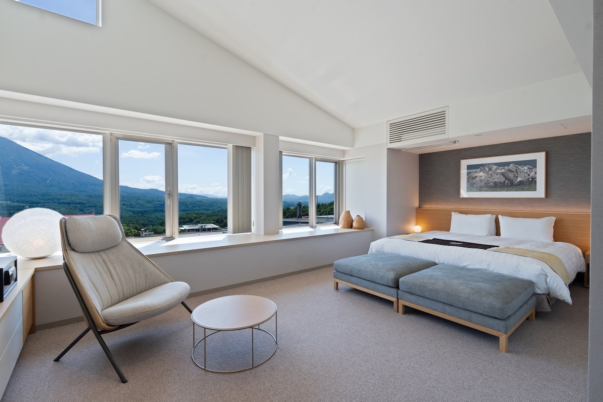 The Maples | Luxe Ski-in Ski-out 4BR Penthouse gallery image 3