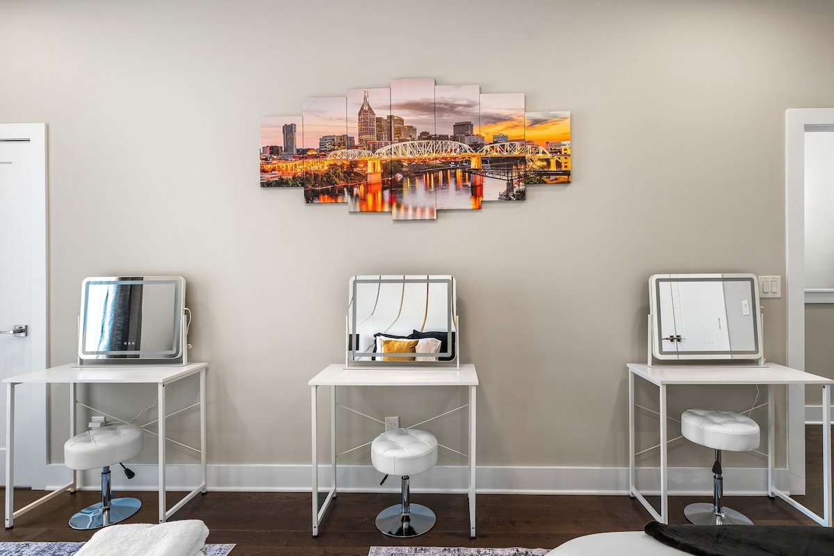 Sleeps 15 – Pet-Friendly! Hot Tub/Full Gym/Poker gallery image 5