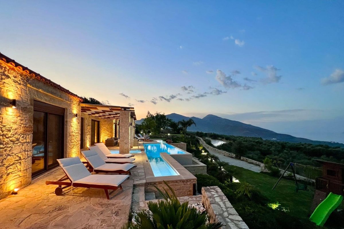 Near to Beach / Private Heated Pool / Playground gallery image 3