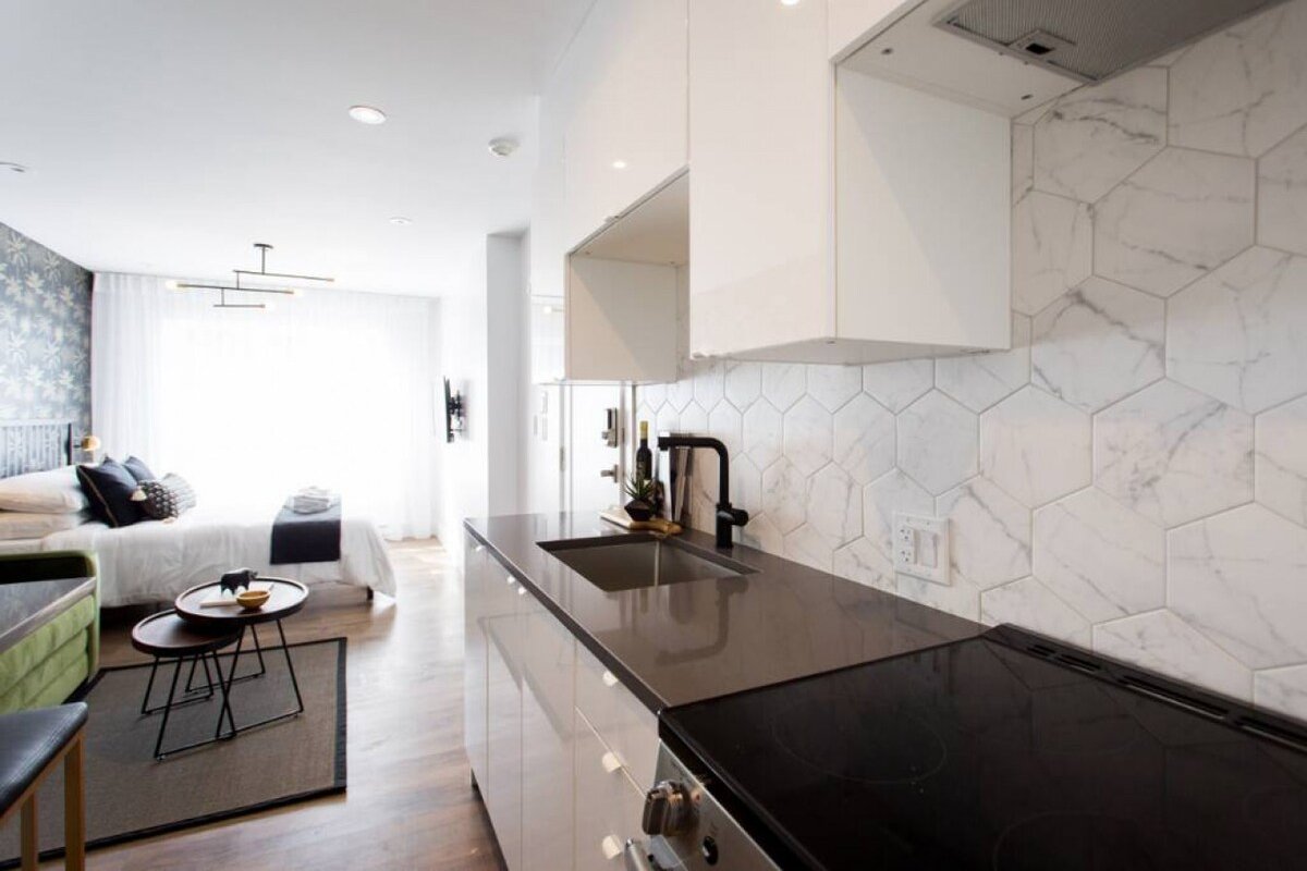 Four Stunning Suites on Private Floor by Denstays gallery image 3