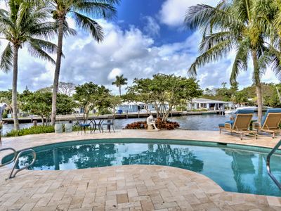 1.5 mi to the Beach/Heated Pool & 2 Paddleboards!