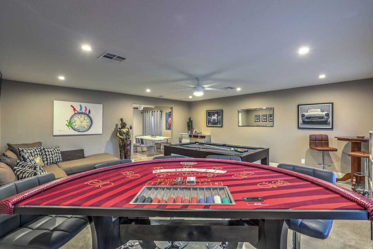 1.8 Miles from the Strip! Private Pool, Game Room! gallery image 3